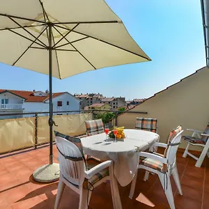 https://apartment-lily-zadar-23000.hotelinzadar.com